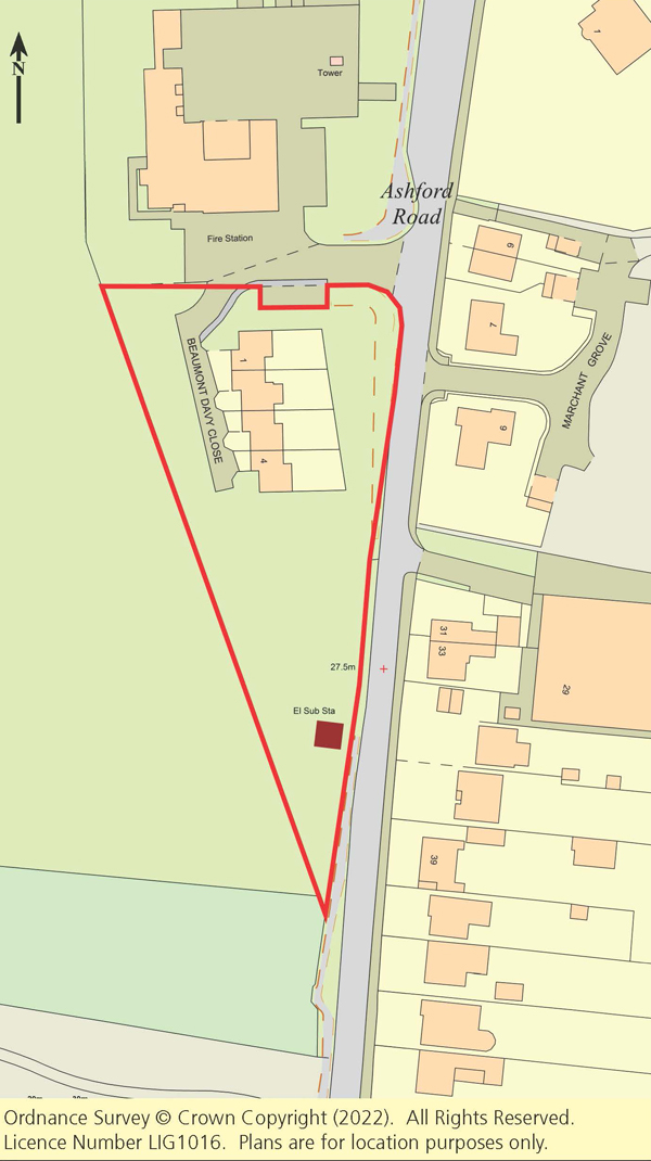 Lot: 153 - OUTSTANDING OPPORTUNITY! FOUR LINK-DETACHED HOUSES WITH 1.17 ACRES AND POTENTIAL FOR DEVELOPMENT - 